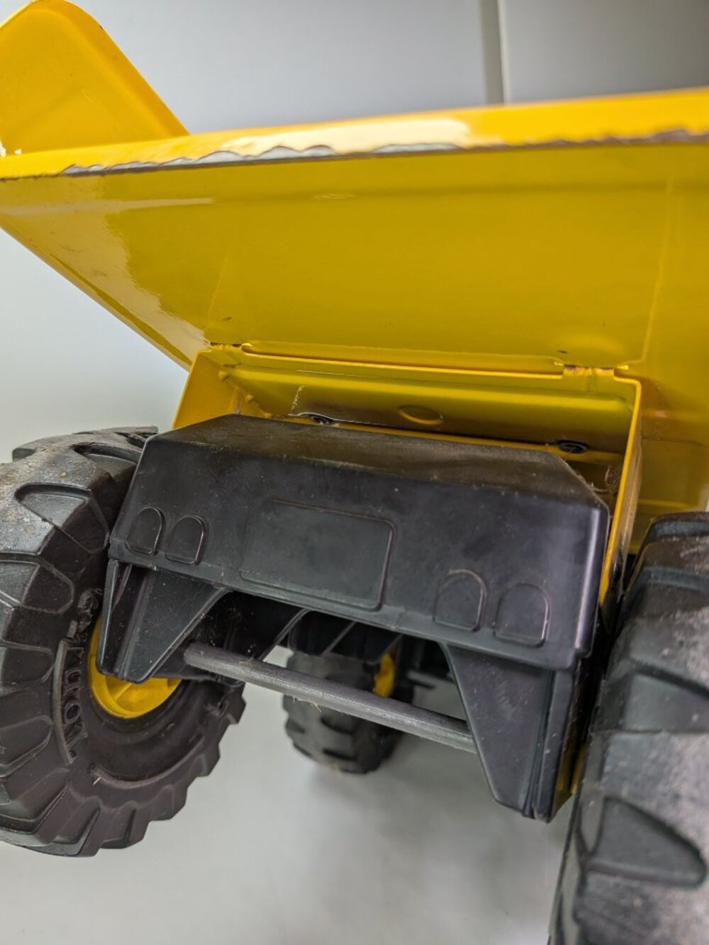 Vintage Tonka Mighty Dump Truck #768 Yellow Pressed Steel Plastic Chassis 90s - Picture 11 of 17